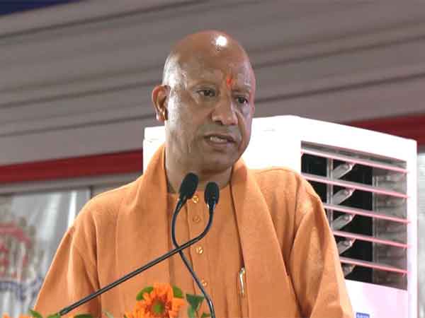 cm-yogi-praises-up-polices-exceptional-role-in-successful-organisation-of-mahakumbh