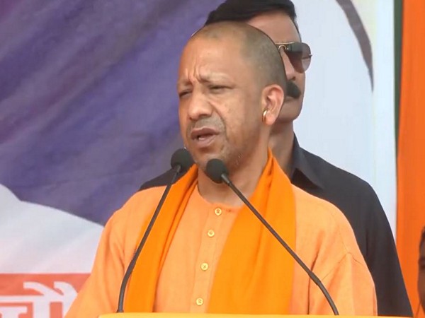 jharkhand-ki-bhrasht-sarkar-ko-badlenge-says-up-cm-yogi-at-rally-in-daltonganj