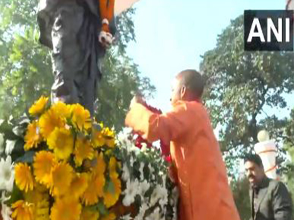 uttar-pradesh-cm-adityanath-pays-tribute-to-pandit-deendayal-upadhyay