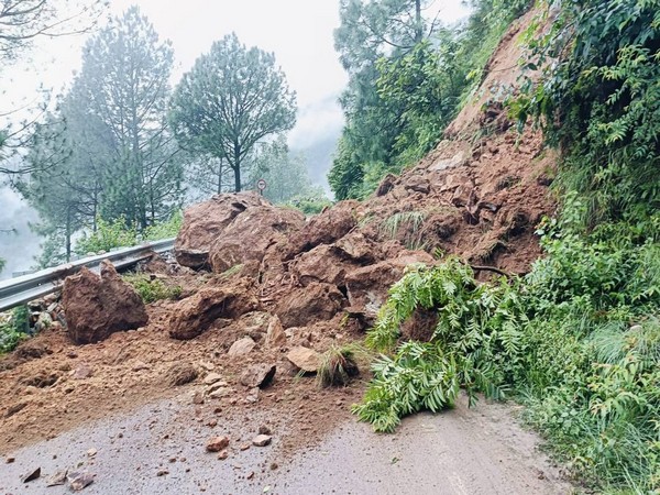 landslides-block-badrinath-national-highway-in-uttarakhands-chamoli