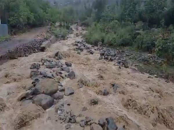 cloudburst-triggers-flash-flood-in-j-ks-bandipora-no-casualties-reported