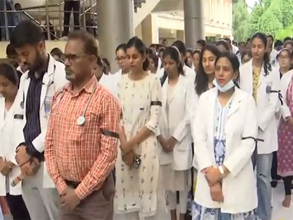 CBI summons four doctors of RG Kar College Kolkata; nationwide protests continue 