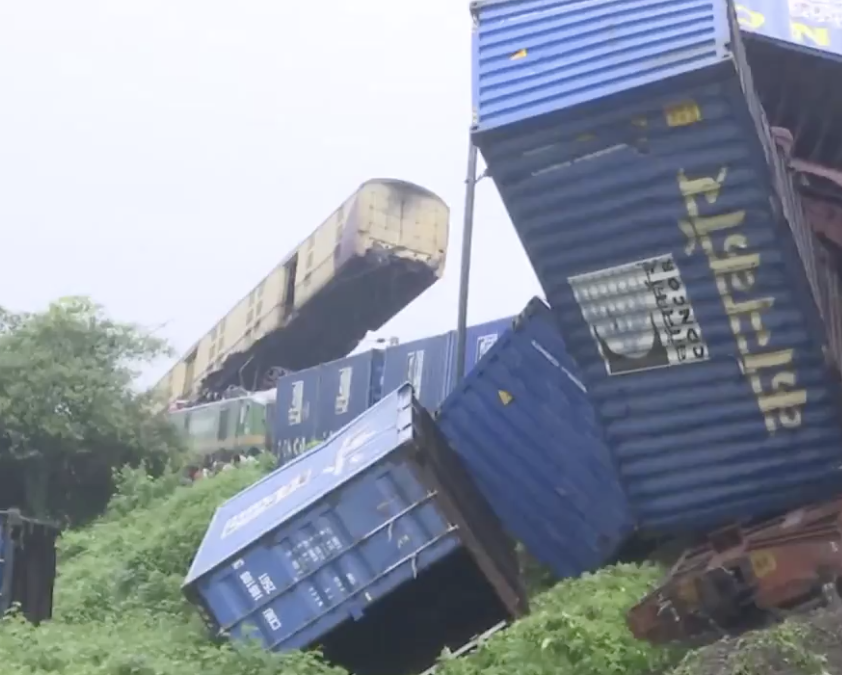 5 killed, several injured as goods train rams into Sealdah-bound Kanchenjunga Express in West Bengal