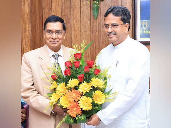 retd-judge-bibhas-kanti-kilikdar-takes-oath-as-tripura-lokayukta