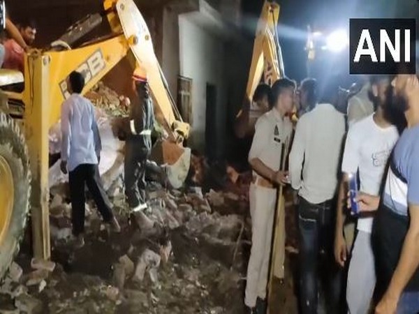 up-four-dead-six-injured-in-explosion-at-firecracker-factory-in-firozabad-rescue-operations-underway