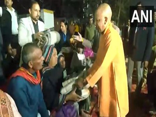 cm-yogi-adityanath-inspects-night-shelters-distributes-blankets-to-needy-in-gorakhpur