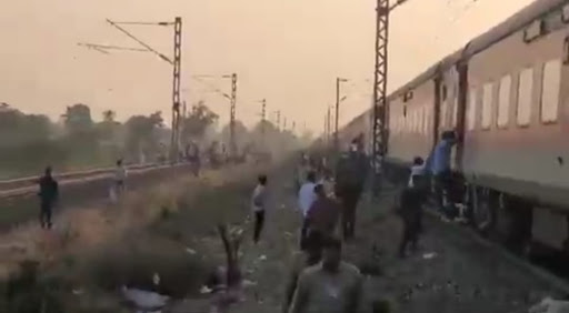 12 dead, 6 injured in Jalgaon train tragedy; Railway Minister, leaders express condolence