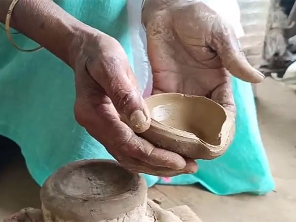 assam-jorhats-kumar-community-keeps-200-year-old-pottery-art-alive-despite-challenges