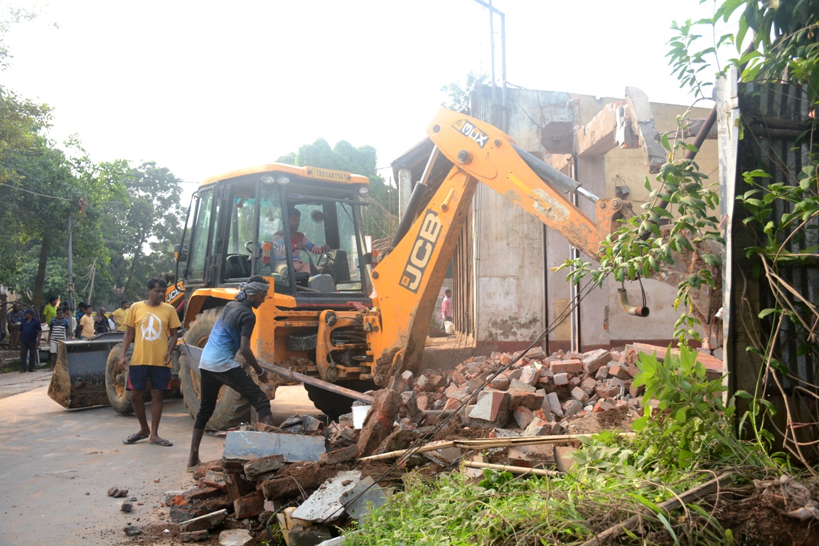 
tripura-100-shops-demolished-in-agartala-anti-encroachment-drive 