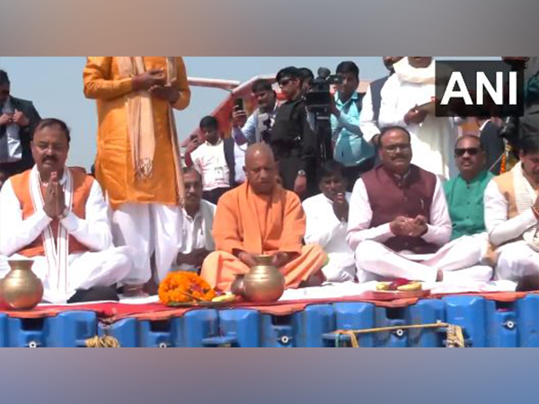 up-cm-yogi-along-with-other-ministers-perform-pooja-at-arail-ghat-in-prayagraj