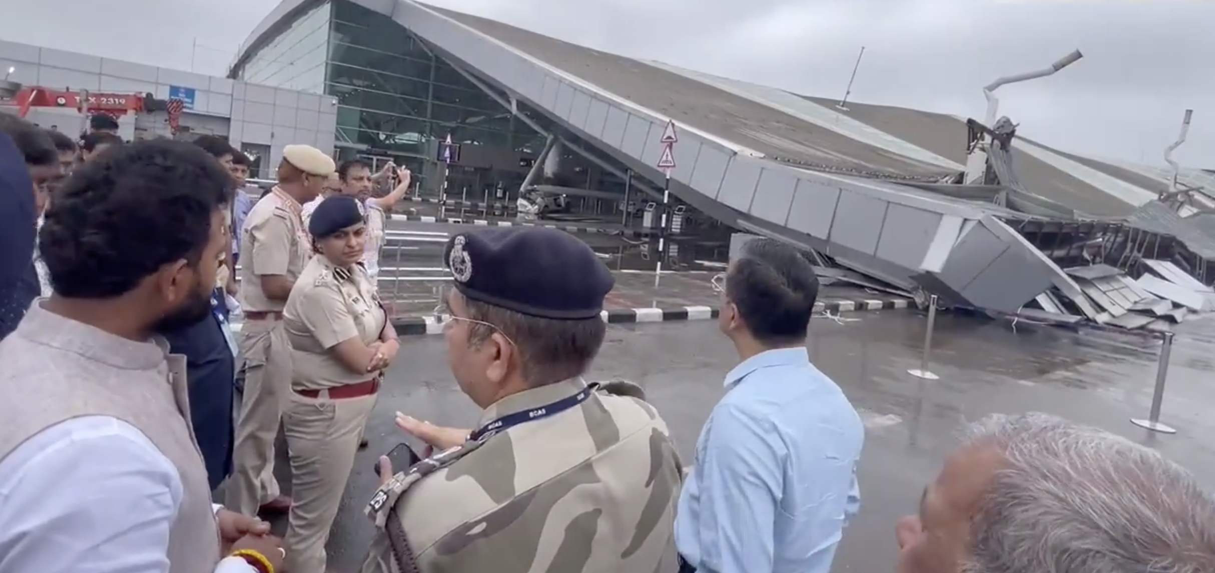 congress-bjp-indulge-in-blame-game-after-canopy-in-delhi-airport-terminal-1-collapses