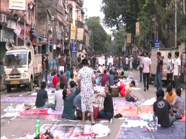 Kolkata junior doctors continue their protest in Lalbazaar