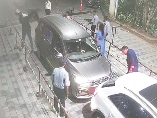 mumbai-man-slams-cab-driver-on-ground-for-bumping-into-his-luxury-car-police-register-case