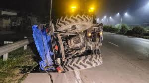 10 laborers killed in accident in UP