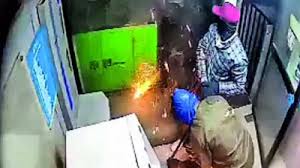 three-member-gang-loots-inr-29-lakh-from-atm-using-gas-cutter