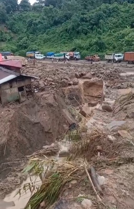 nh-29-landslides-no-shortage-of-essentials-supplies-by-alternative-routes-says-kohima-dc