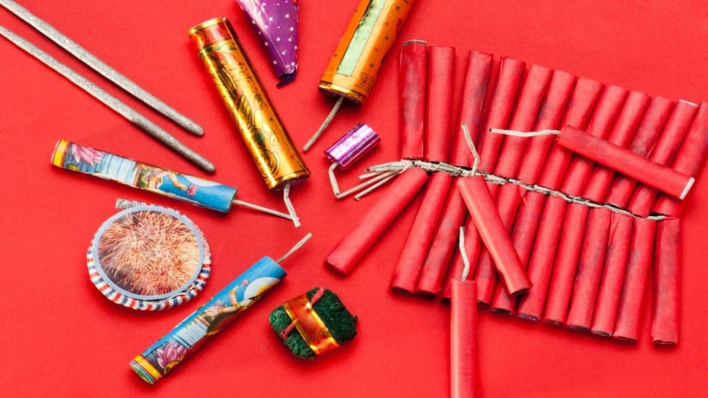 sc-asks-delhi-govt-how-ban-on-bursting-firecrackers-was-flouted-during-diwali 