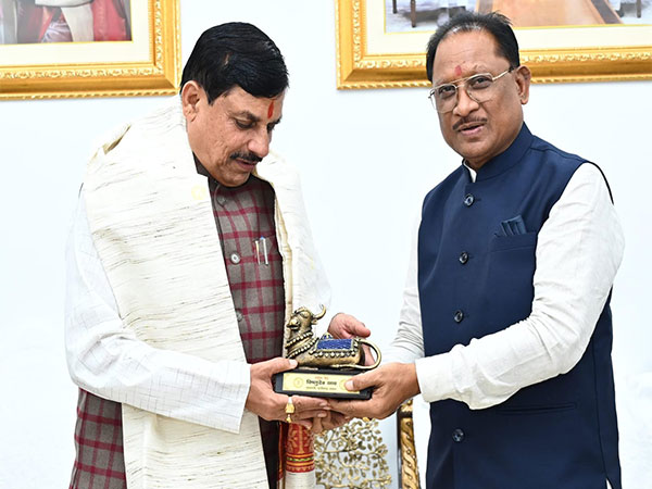 chhattisgarh-cm-vishnu-deo-sai-welcomes-mp-cm-mohan-yadav-at-his-residence