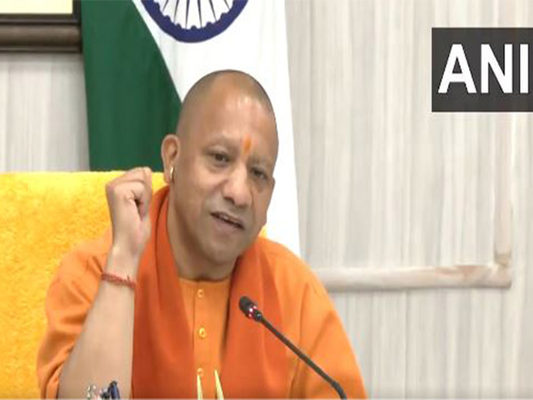 police-personnel-were-specially-trained-for-mahakumbh-up-cm-yogi-interacts-with-officials-of-iim-and-indian-postal-service