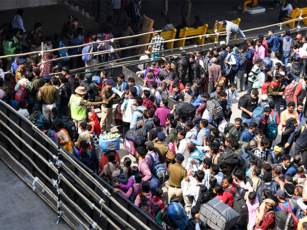 three-top-railways-officials-transferred-after-new-delhi-station-stampede