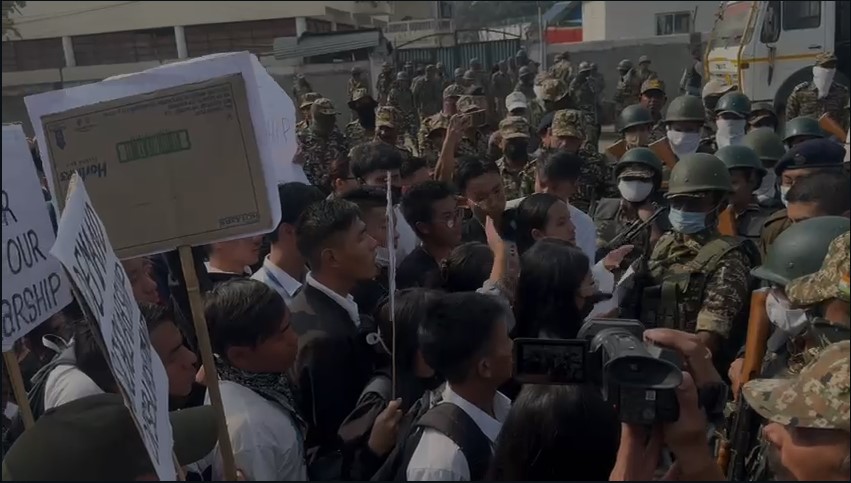 tribal-students-in-manipur-protest-delayed-in-release-of-scholarship- 