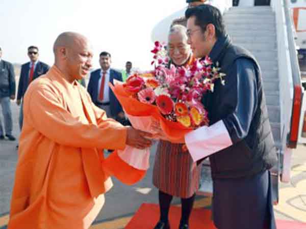 uttar-pradesh-cm-yogi-adityanath-welcomes-bhutans-king-in-lucknow