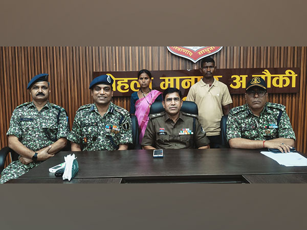 naxal-couple-carrying-inr-10-lakh-bounty-surrender-in-chhattisgarh