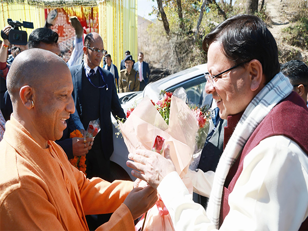 uttarakhand-cm-dhami-welcomes-up-cm-yogi-in-pauri-garhwal