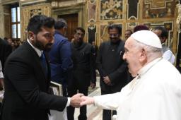 Indian delegation meets Pope Francis, presents books on PM Modi