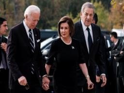 US: Nancy Pelosi privately tells Biden he can