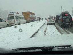 2000 vehicles stuck in J-K